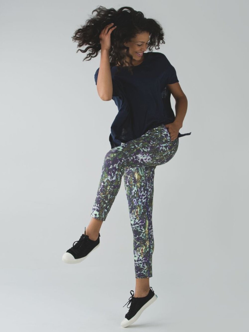 Lululemon Jet Crop *Luxtreme (Slim) Floral Sport White Multi 10